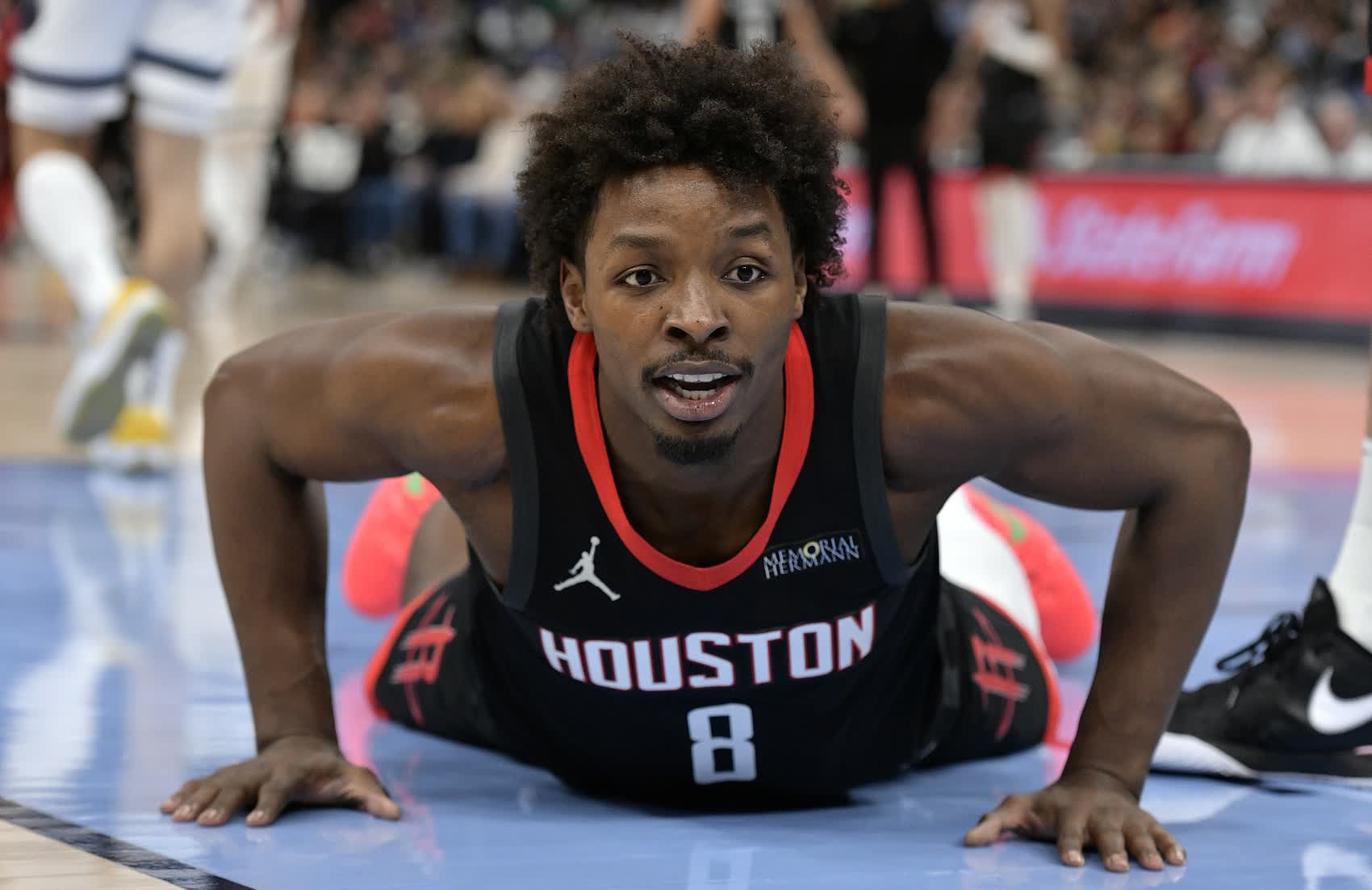 爱游戏官方入口-穆古鲁扎连续五场比赛得分超过表现优异，老鹰不断突破！-爱游戏官方入口