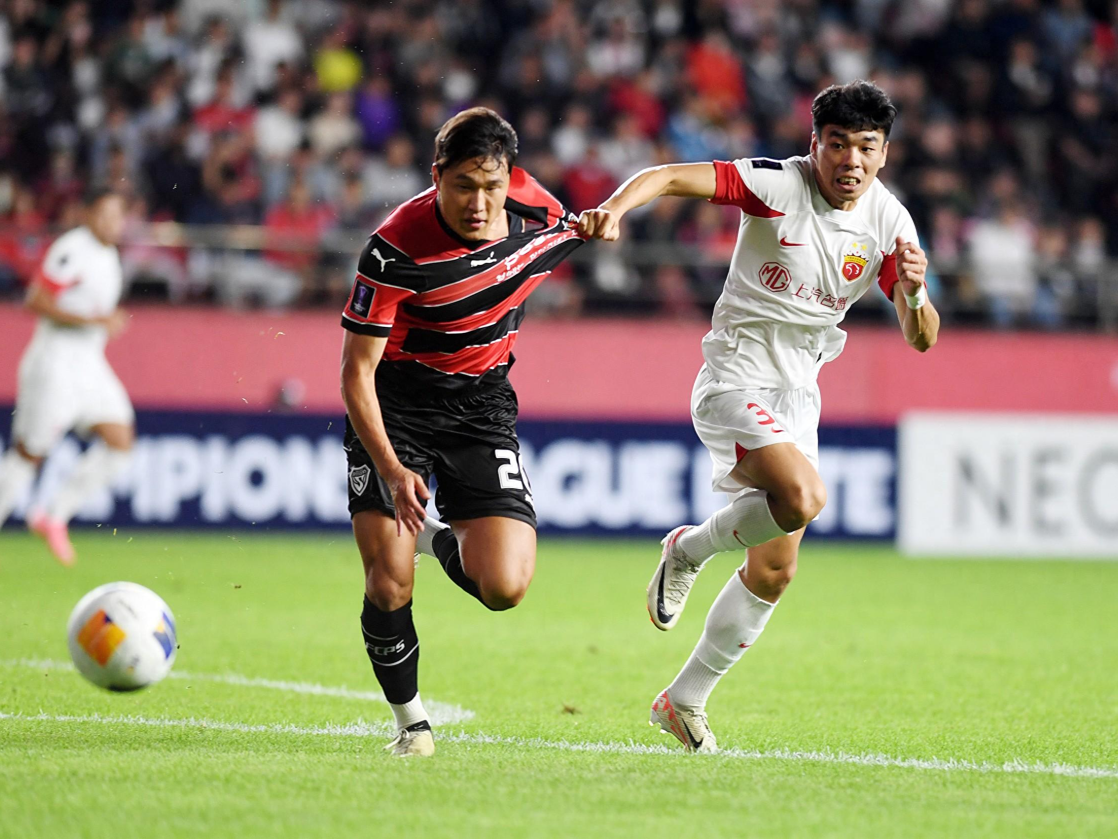 西甲赛程吃紧，上海海港冲刺阶段手感冰凉，悬念犹存，阵容厚度经受考验